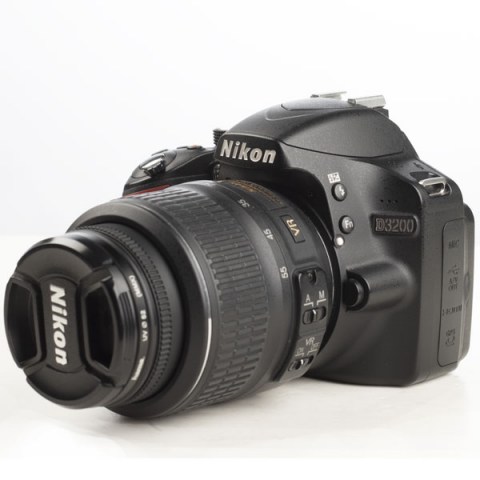nikon-d3200+18-55vr-usato--primopiano-fotografia-treviso